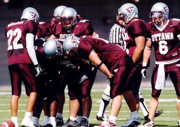 gee-gees joueurs de football dans un caucus