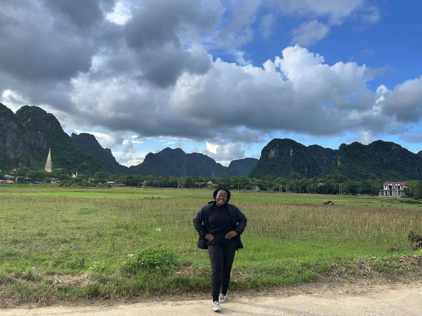 Une image d'un paysage avec l'élève au milieu