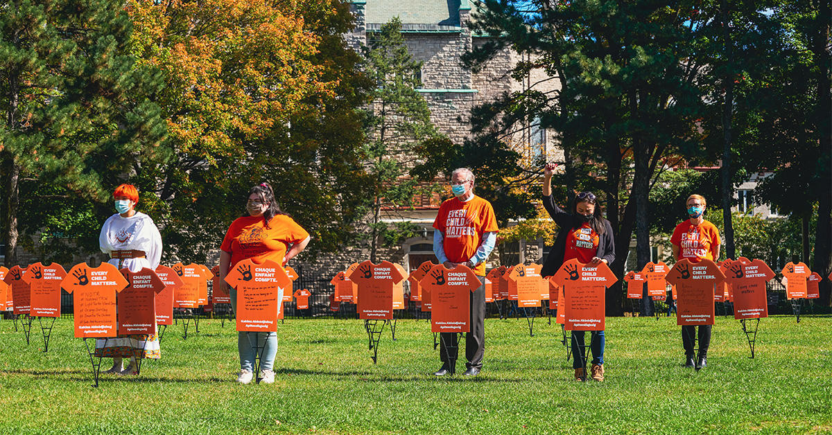 Reeta Koostachin, Victoria Smith, Jacques Frémont, Meagan Commonda and Jill Scott.