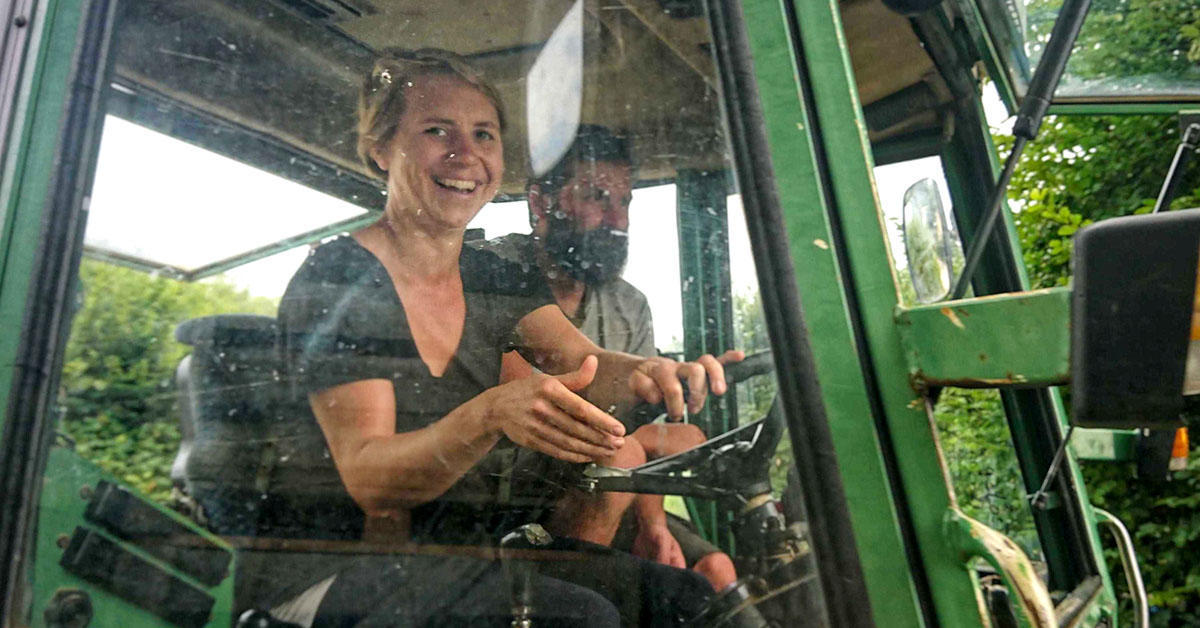 Kelly Bronson and Mascha Gugganig