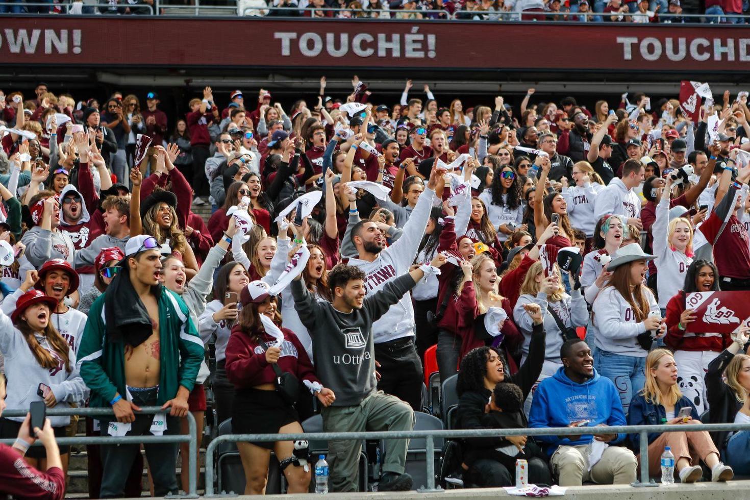Crowd at GEE-GEES game
