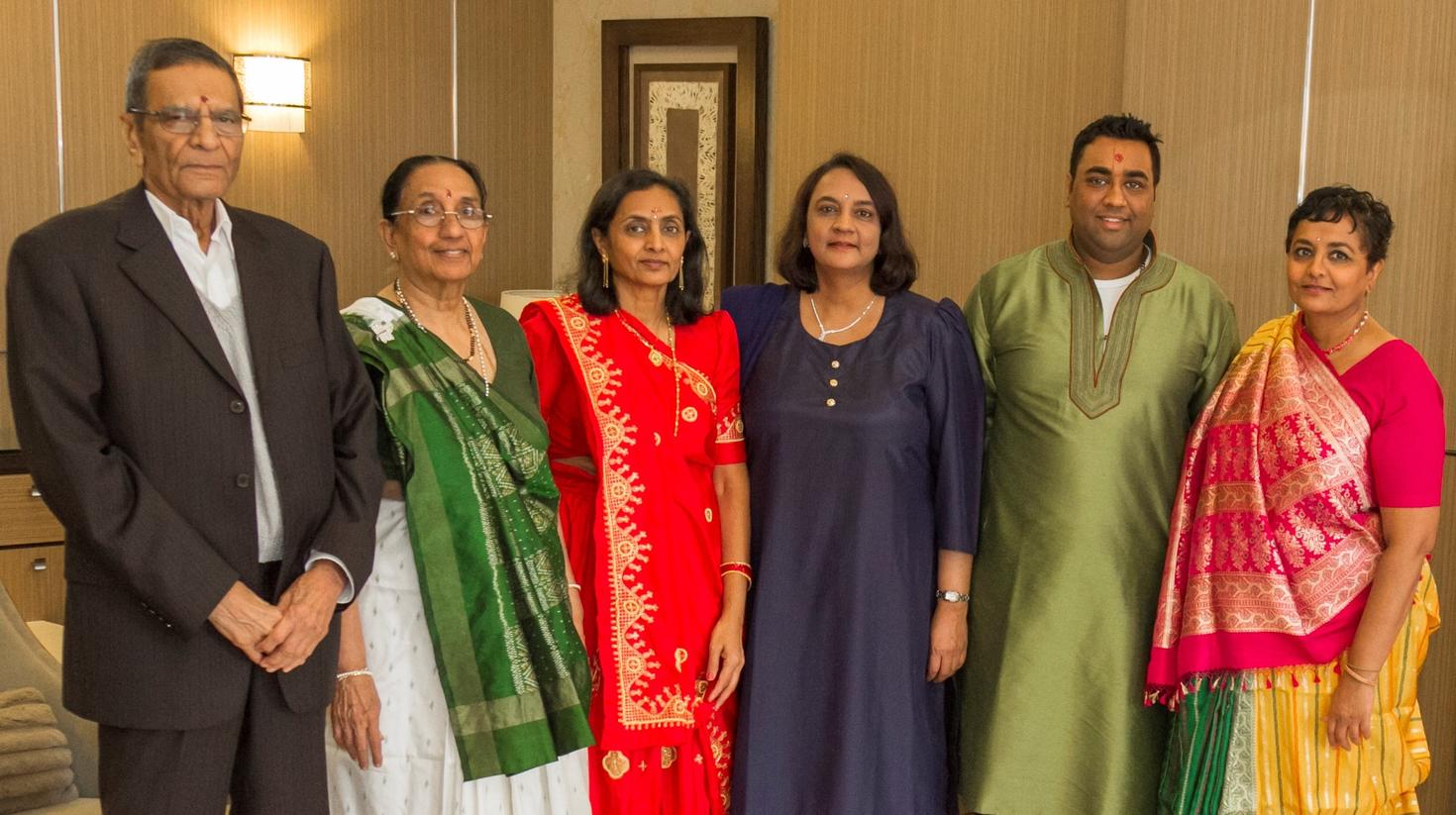 La famille Patel en 2016, avec le petit-fils Anup