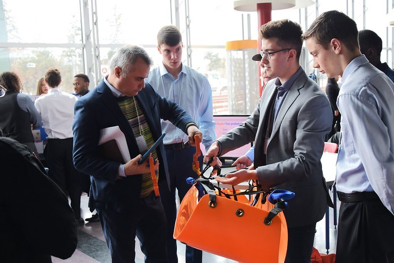 An early-stage prototype of a lightweight hook