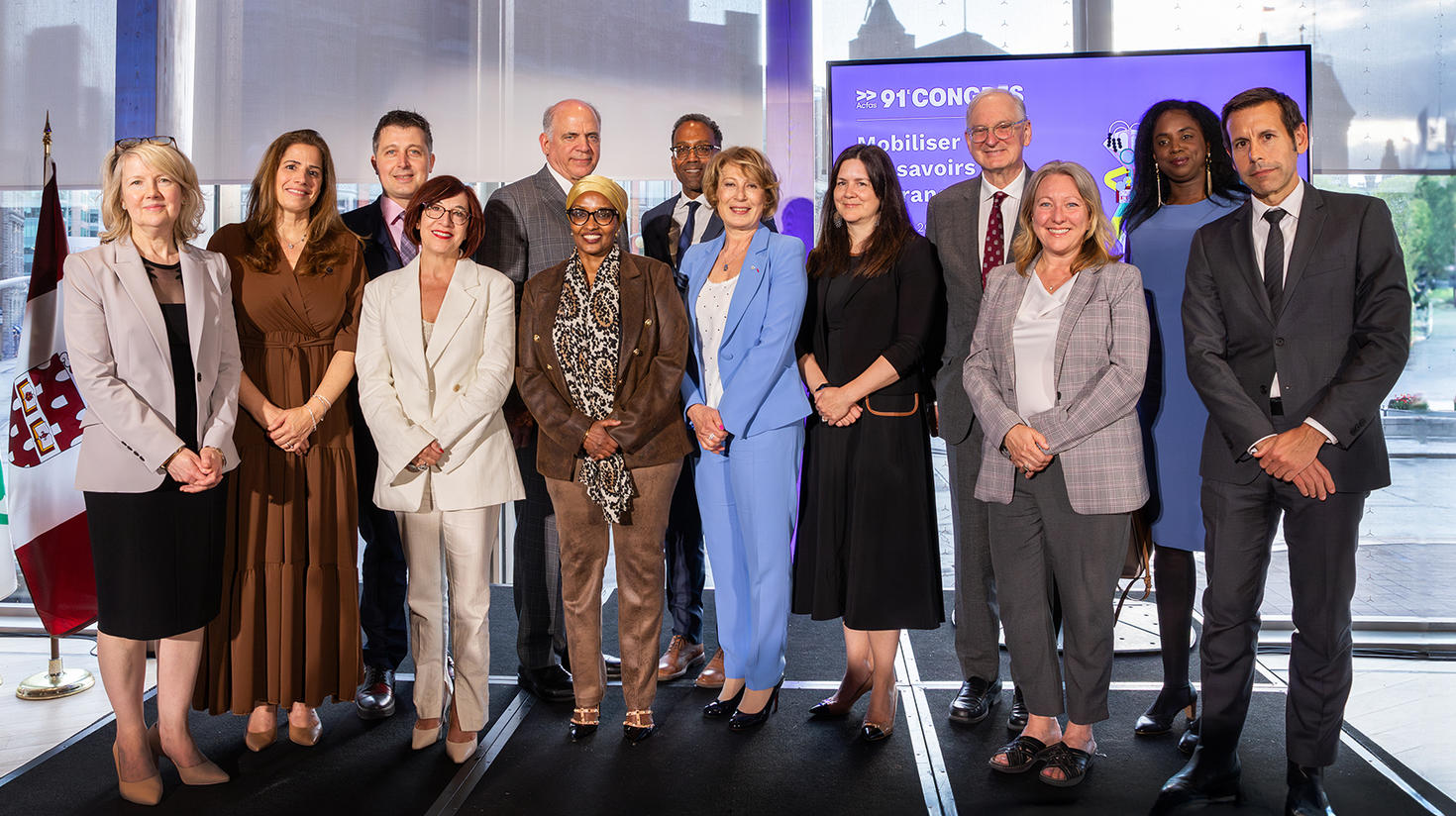 Dignitaires en enseignement supérieur, en recherche, du secteur privé et de divers ordres de gouvernement lors de la cérémonie d’ouverture au Centre national des arts.