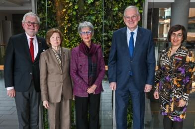 Peter Harder, Huguette Labelle, Nurjehan Mawani, Jacques Frémont & Gisèle Yasmeen.