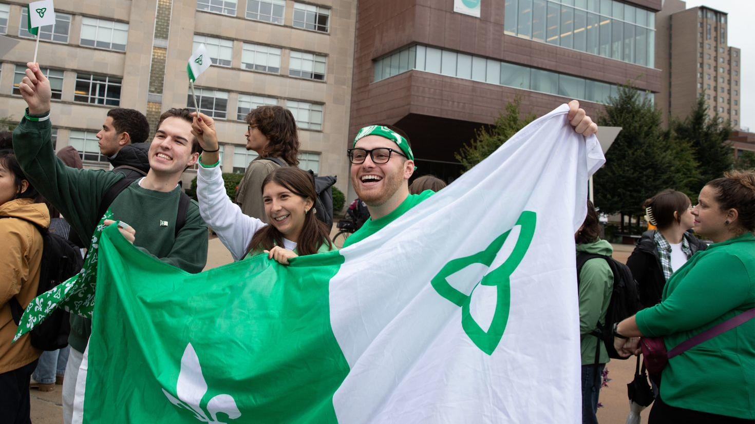 Students with a Franco-Ontarien flag