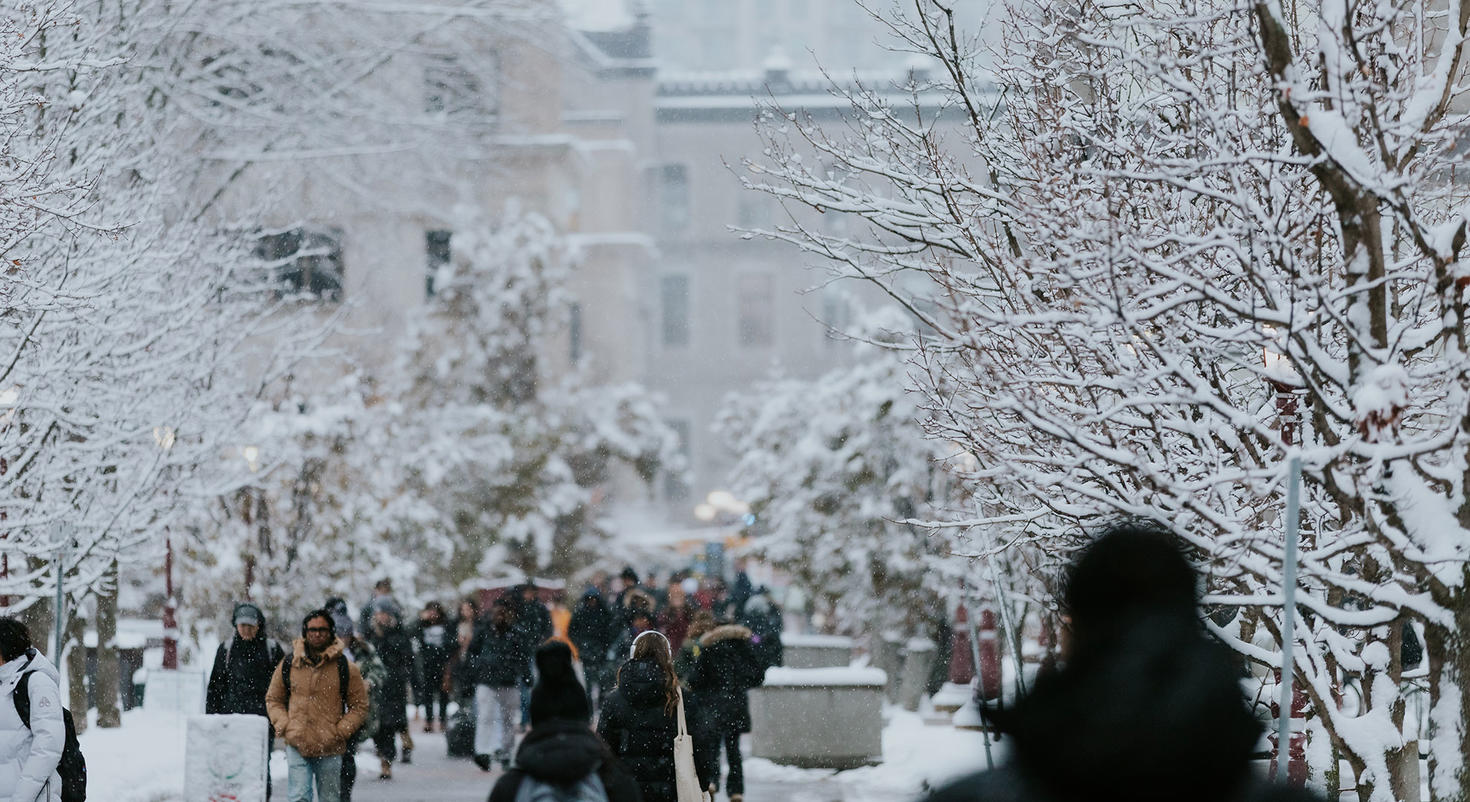 Students on the University of Ottawa campus on a winter's day.