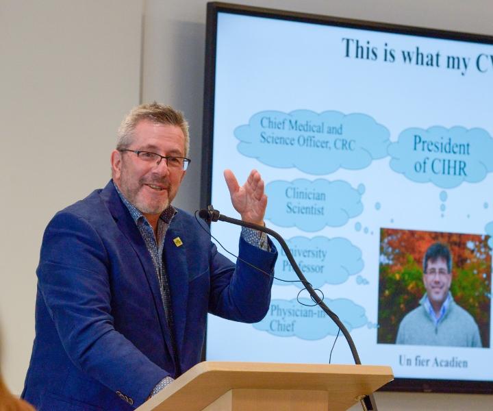 Dr. Paul Hébert discussed his research career on Research Day, an event held for students at the Faculty of Medicine School of Epidemiology and Public Health. 