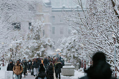Students on the University of Ottawa campus on a winter's day.