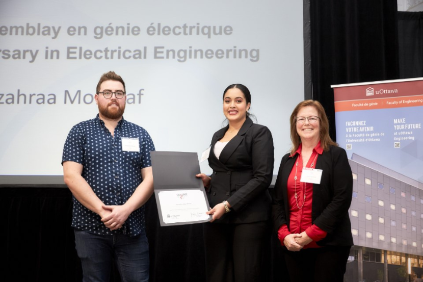 Fatima Ezzahraa Mouaraf receiving an award.