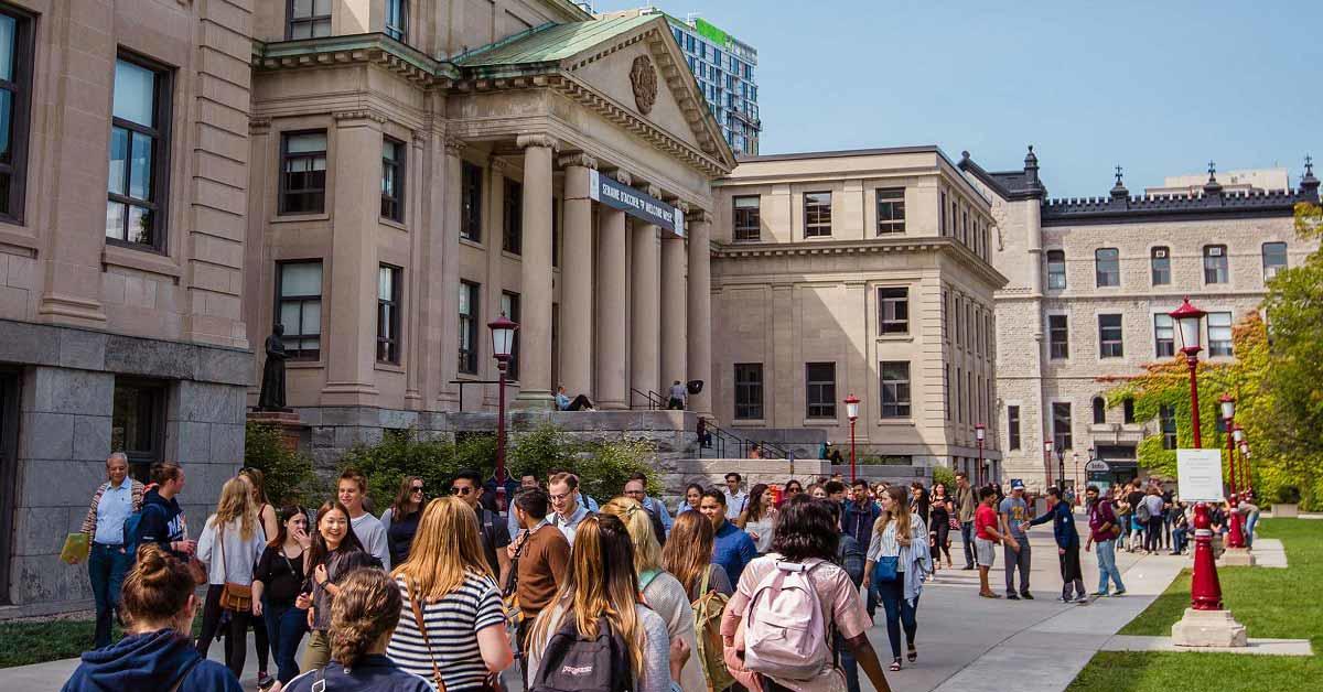 Crowd of students walking on campus.