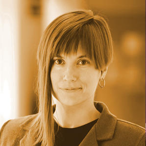 La professeure Crompton , souriante