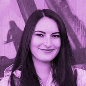 Stephanie Bourgault, souriante