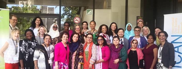 Two dozen people, mostly women, standing in front of a building on the uOttawa campus.