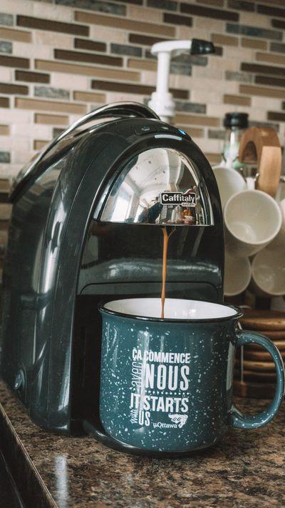 Cafetière en marche.