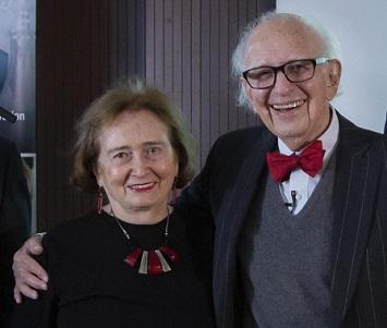Eric Kandel with his arm around Denise Kandel. Both are smiling.