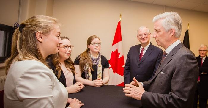 The King of Belgians discusses with sudents along with the president Jacques Frémont